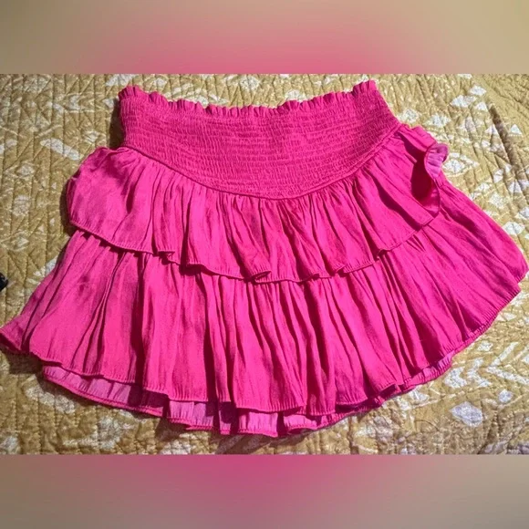 boutique ✨ pink ruffled mini skirt - Picture 2 of 5